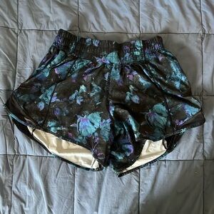 Lululemon hotty hot 2.5”